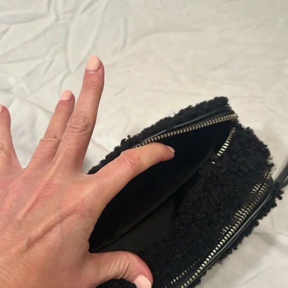 Marc Jacobs Teddy Camera Bag – Black Sherpa & Leather,  NWOT- Brand New - Picture 6 of 10